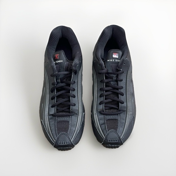 Size 9 - Nike Shox R4 Triple Black Bright Crimson HQ1988-001 Men’s BRAND NEW main image 5